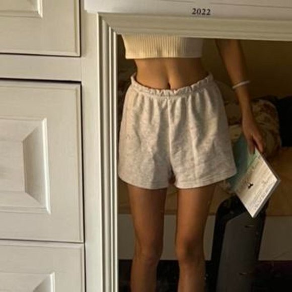 Aritzia TNA Gray Lounge Shorts - Picture 4 of 4